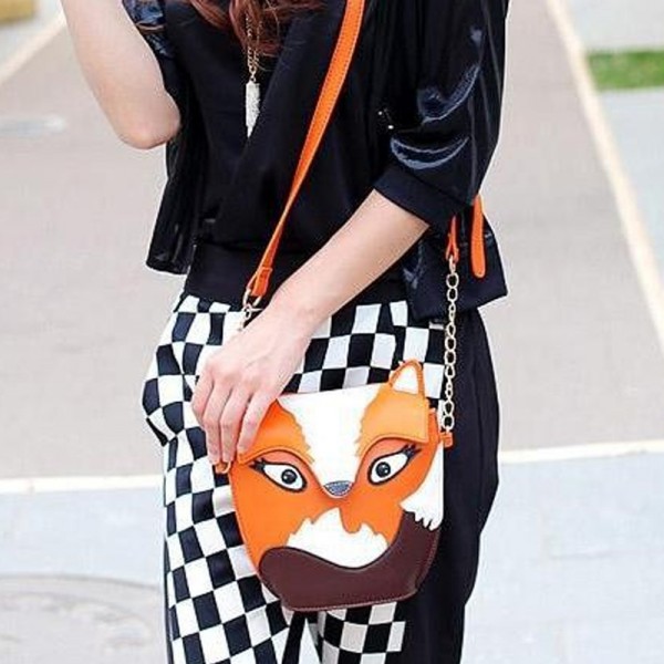 100601-fox-retro-leather-handbag-worn