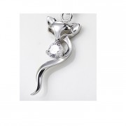 100769-Silver-fox-necklace-with-diamond-closeup